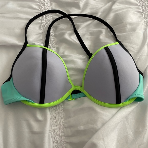 Victoria’s Secret Tri Color Block Bikini Set - Picture 4 of 6